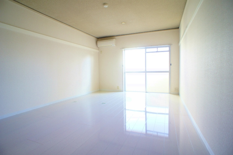 エトランゼ宮本V【キャッシュバック対象物件】の洋室|コンパクトで使いやすい洋室です