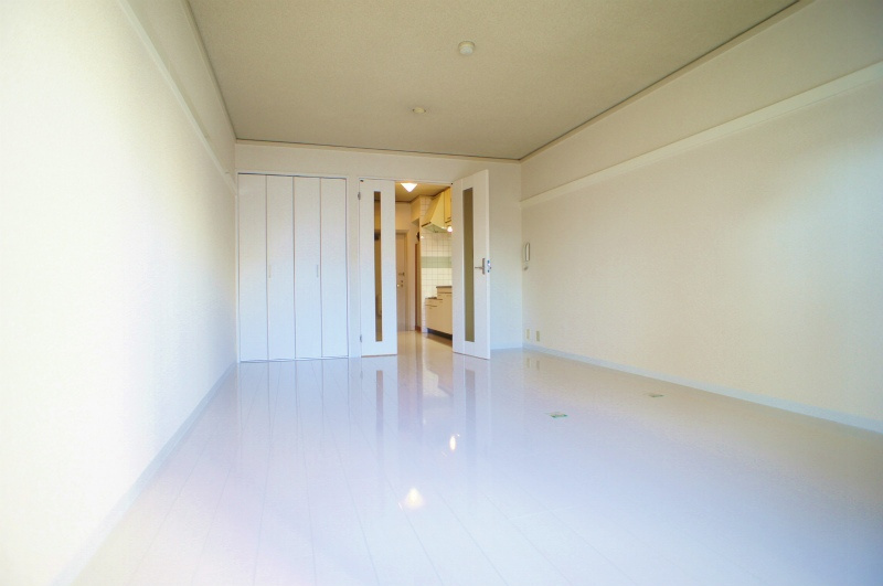 エトランゼ宮本V【キャッシュバック対象物件】の洋室|明るい洋室です