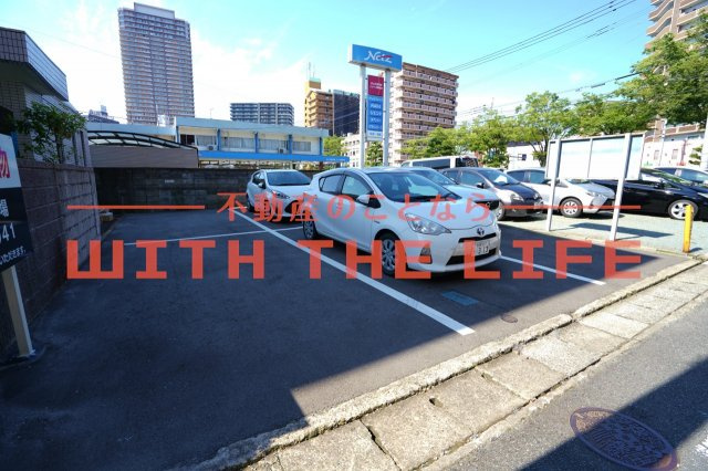 エトランゼ宮本V【キャッシュバック対象物件】の駐車場|駐車場があります