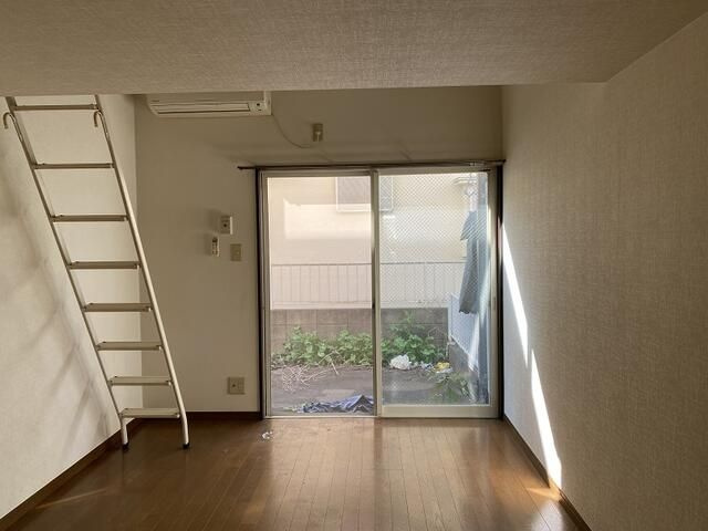 クレセントハイツシマの洋室