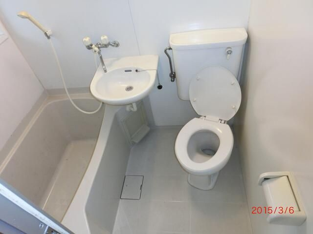 メゾン西浦の浴室