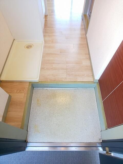 ほしのビルの玄関