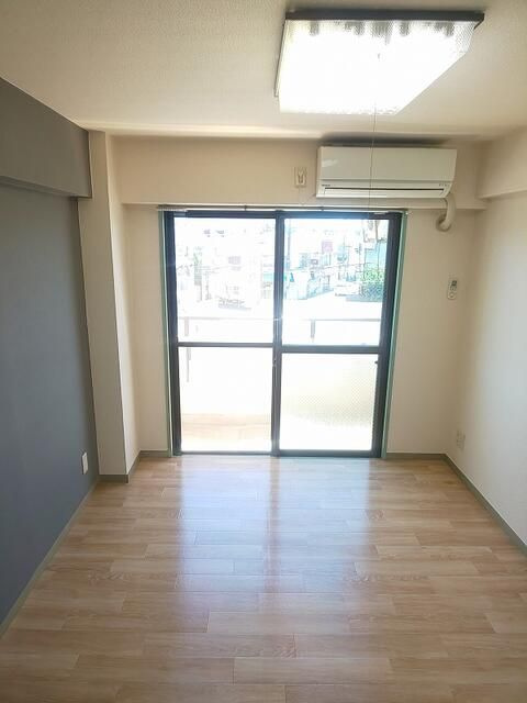 ほしのビルの洋室