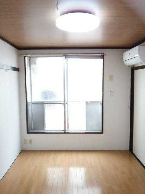 ハイムユニバースの洋室