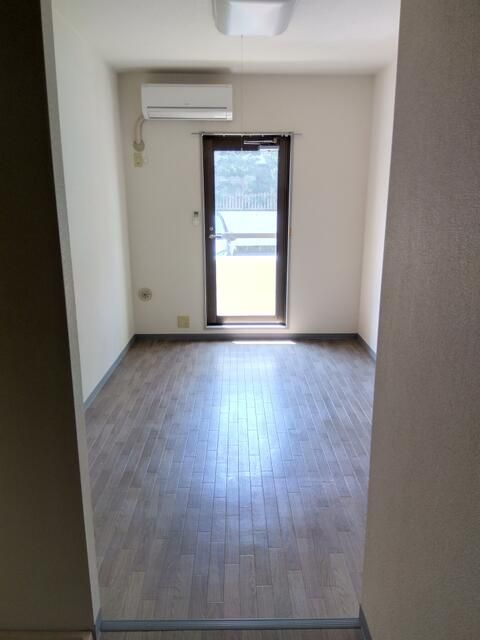 ハイツアゼリアの居間・リビング