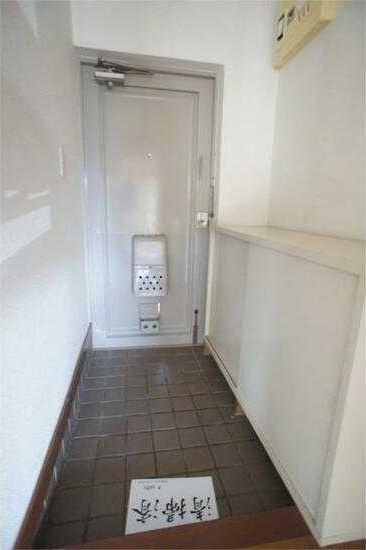 コーポカトーの玄関