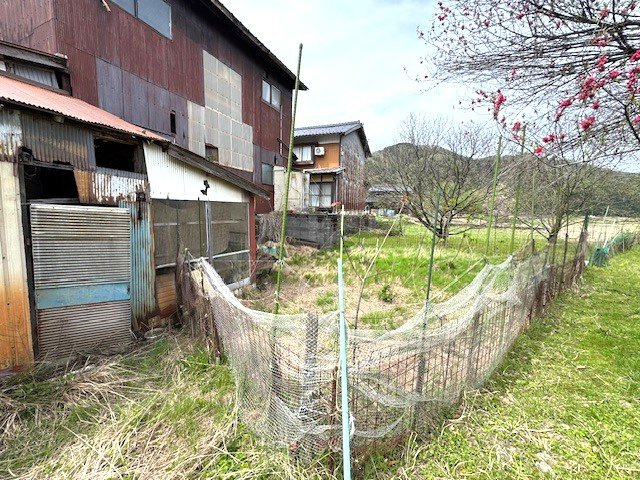 戸建　香住区小原の庭|簡単な家庭菜園も楽しめるお庭です