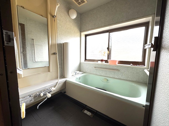 戸建　香住区小原の浴室|日々の疲れを癒すお風呂付です