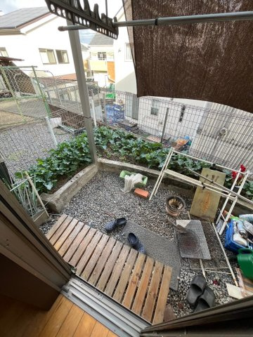 堺市南区檜尾　太陽光発電　駐車3台可能の庭|お庭の付いた物件です