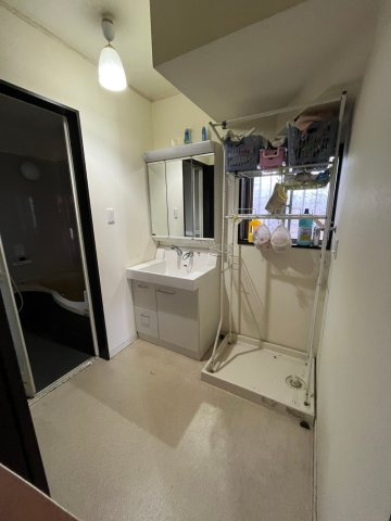 堺市南区檜尾　太陽光発電　駐車3台可能の洗面所|使いやすい洗面所です