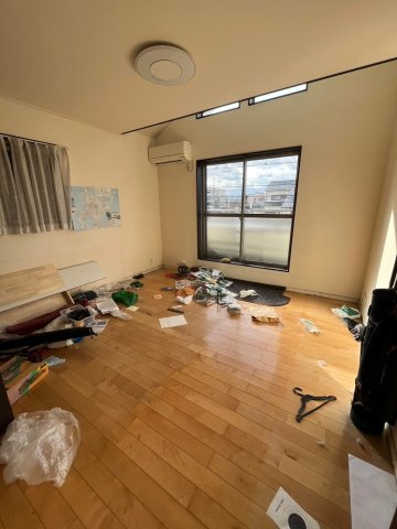 堺市南区檜尾　太陽光発電　駐車3台可能の洋室|明るい洋室です