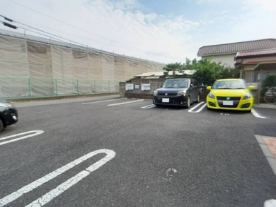 【駐車場】 | ロイヤル ピークス | 駐車場