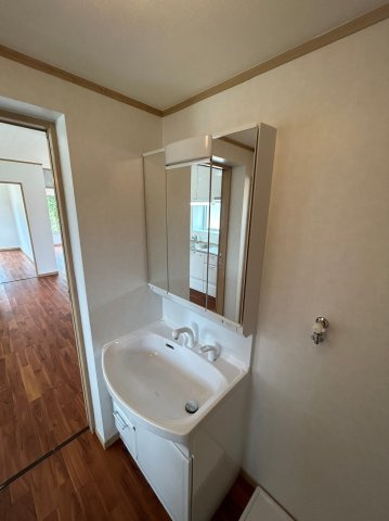 宮古島市下地字来間　新築戸建ての独立洗面台