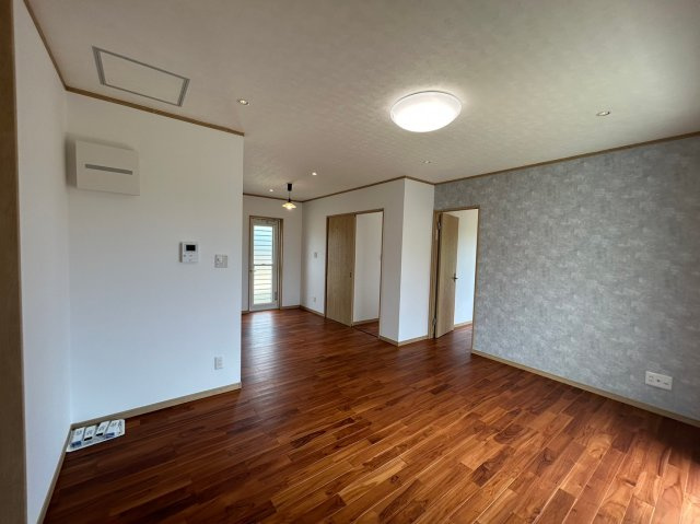 宮古島市下地字来間　新築戸建ての居間・リビング