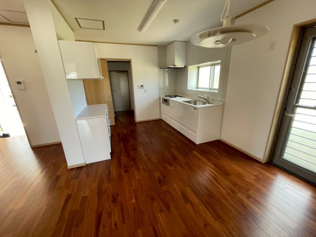 宮古島市下地字来間　新築戸建ての居間・リビング