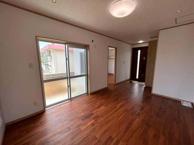 宮古島市下地字来間　新築戸建ての居間・リビング