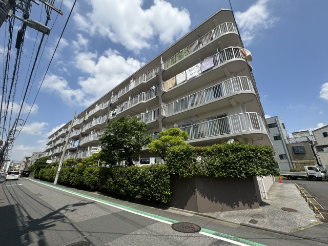 お花茶屋スカイハイツの外観|お花茶屋駅から徒歩9分の好立地♪
周辺には公園や緑道があり緑豊かな住環境です♪