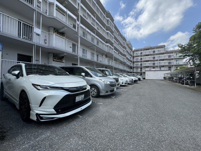 お花茶屋スカイハイツの駐車場