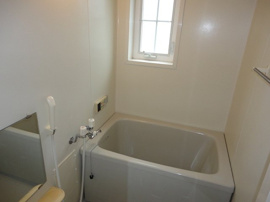 日々の疲れを癒すお風呂付です