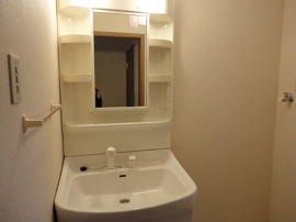 明るい洗面所です