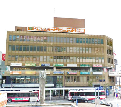 【外観】 | ひらかたサンプラザ1号館 | ひらかたサンプラザ１号館。
枚方市駅より直結徒歩１分です。