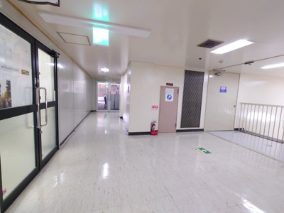 【ロビー】 | ひらかたサンプラザ1号館 | 明るい開放的なロビーです。