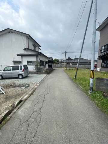 喜多方市慶徳道下　4SDK中古戸建　の前面道路含む現地写真