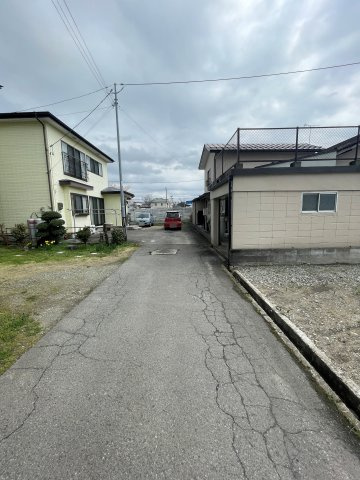 喜多方市慶徳道下　4SDK中古戸建　の前面道路含む現地写真