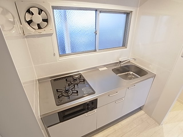 神戸市兵庫区永沢町３丁目の賃貸マンションのキッチン|システムキッチン（ガス２口）