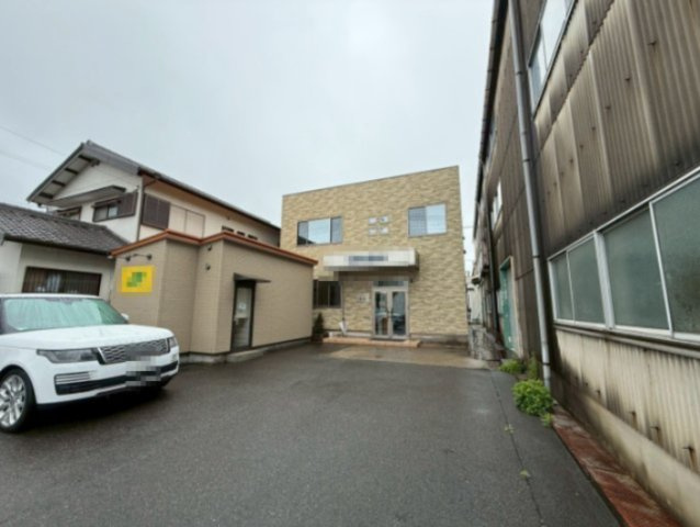 二池町貸工場の駐車場