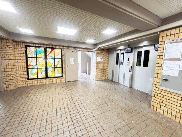ルネ枚方のその他共用部分|エレベーター２基
■物件内覧・資金計画相談・住宅ローン相談、リフォーム相談、お問合せ受付中■
※当日・翌日のご内覧、ご相談はお電話でのお問合せがスムーズです！