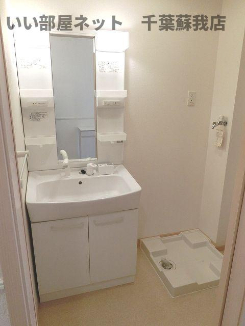 サニーブリーゼの洗面所|明るい洗面所です