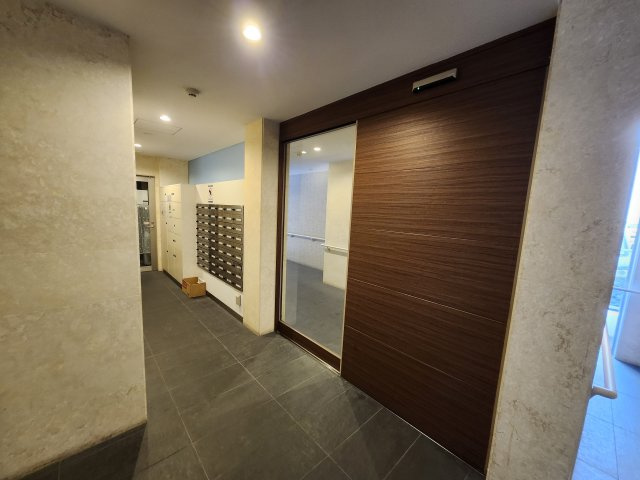 ワイズシティ壺川ステーションのエントランス