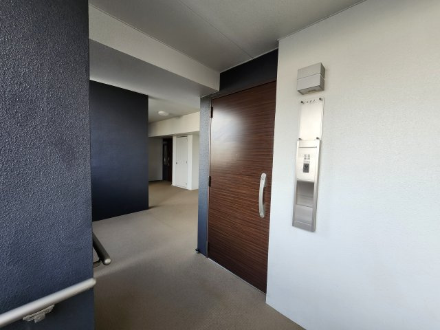 ワイズシティ壺川ステーションの玄関