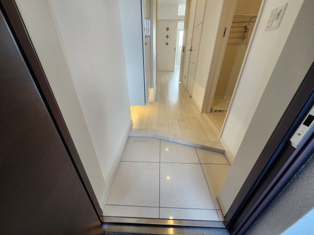 ワイズシティ壺川ステーションの玄関