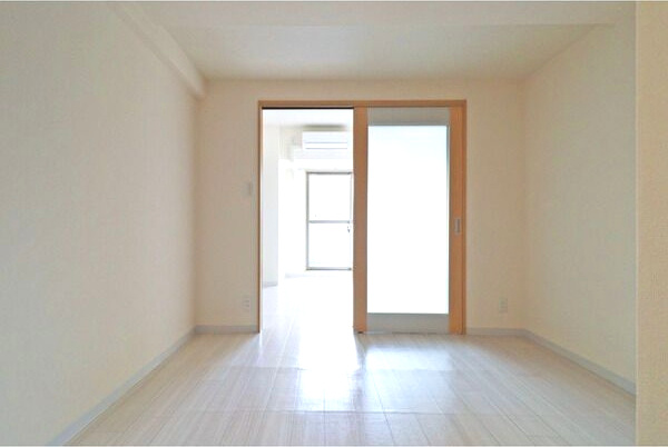 Gramercy Juso-higashi 2ndの居間・リビング