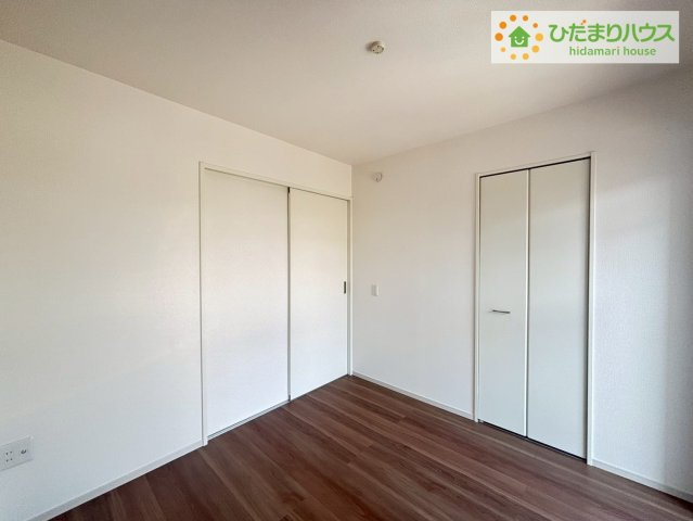 常陸太田市馬場町2期　新築戸建の洋室|廊下とリビングをつなぐ洋室です！