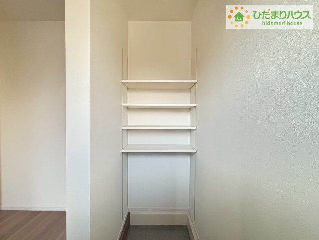 常陸太田市馬場町2期　新築戸建の収納|シューズインクローゼットは、靴以外にもゴルフバックやベビーカーを置くことができ、 散らかりがちな玄関もスッキリします。