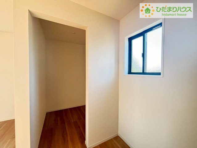 常陸太田市馬場町2期　新築戸建の収納|"ママに人気のウォークインクローゼット付き！
コートやジャケットはもちろん、季節物や布団なども全部収納できちゃいます(^^)/"