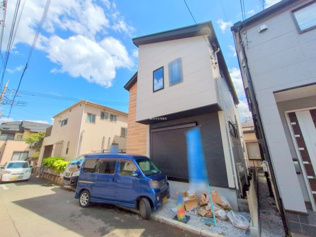 入間郡三芳町大字藤久保の新築一戸建の外観|2025年4月撮影　
ZEH水準、4LDK、ウォークインクローゼットが2箇所にある新築一戸建てです。
資料請求や現地案内など、お気軽にお問い合わせください。