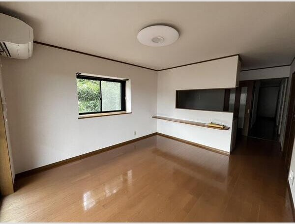 レアールネムスの居間・リビング