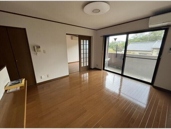 レアールネムスの居間・リビング