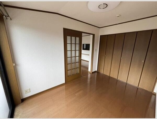 レアールネムスの洋室