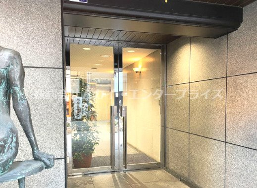 江戸堀KNビルのエントランス