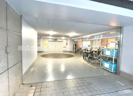 江戸堀KNビルの駐車場
