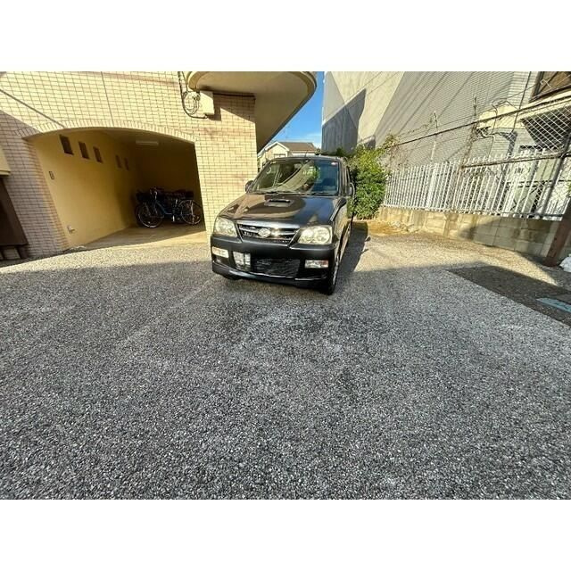 ファミール常盤平の駐車場