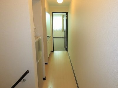 レオネクストオレンジヒルズのその他|廊下からのアングルです