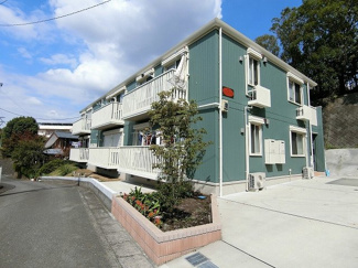 【外観】 | ペットOK♪ワンちゃん・猫ちゃんと一緒に暮らせる2階建てアパートです☆小田急線「柿生」駅にアクセス可能な最寄りバス停徒歩5分！