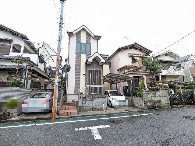 藤阪東町4丁目　中古一戸建ての前面道路含む現地写真|■物件内覧・資金計画相談・住宅ローン相談、リフォーム相談、お問合せ受付中■
※当日・翌日のご内覧、ご相談はお電話でのお問合せがスムーズです！