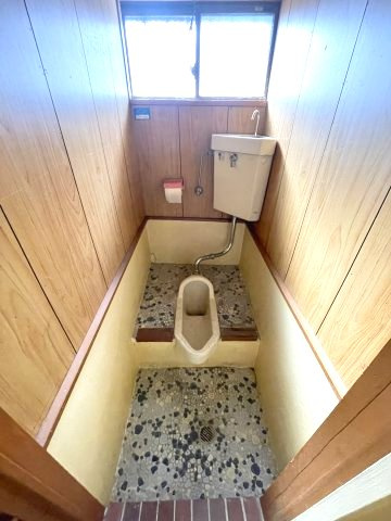 茨木市戸伏町13-18　貸家のトイレ|落ち着いたトイレです